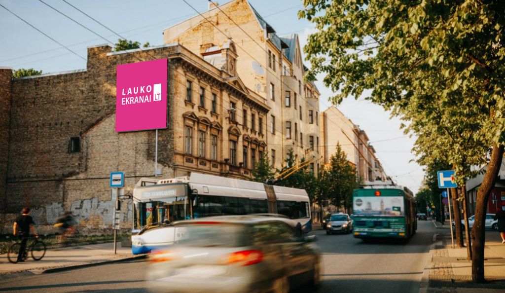 Lauko media ekranas "CENTER", Rygoje